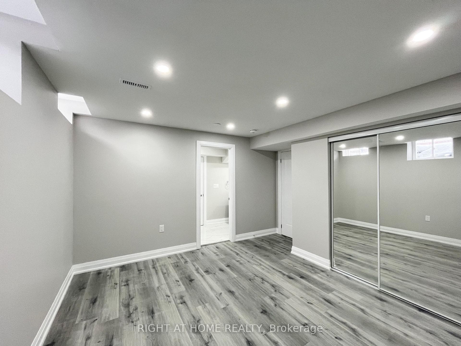 686 Hammond Street photo 11