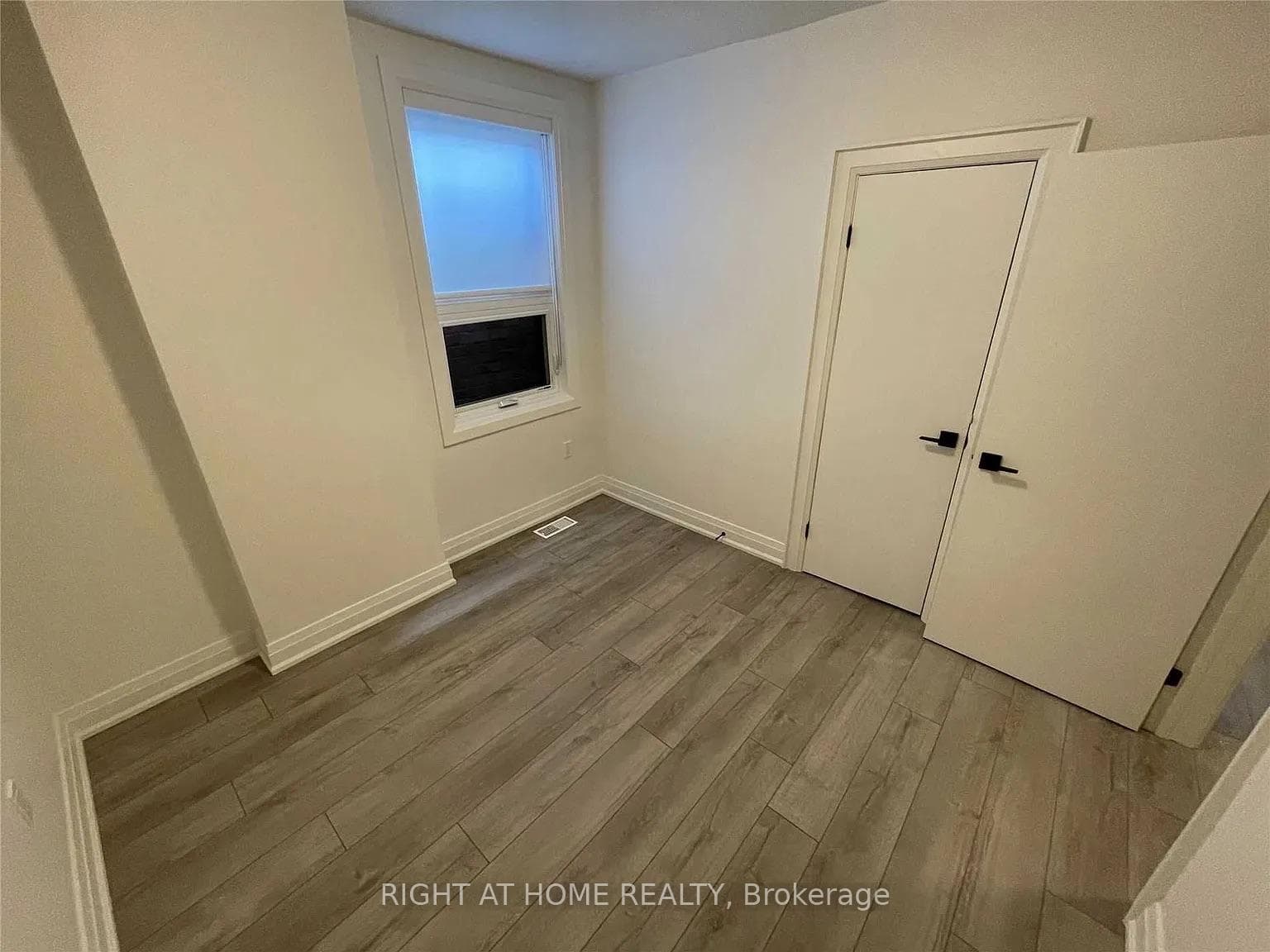 380 Northcliffe Boulevard Unit Upper photo 7
