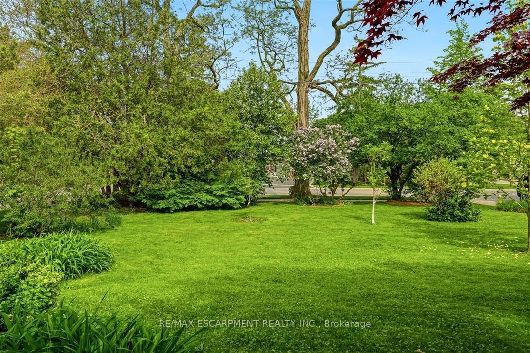 2074 Rebecca Street photo 3