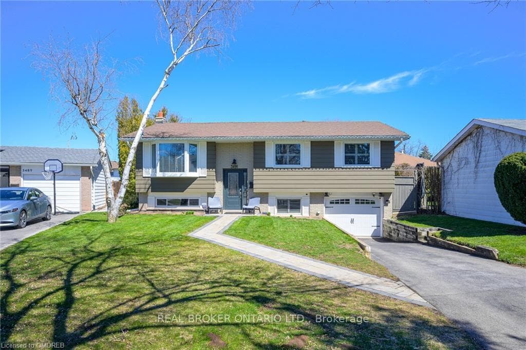 3491 Caplan Crescent photo 1