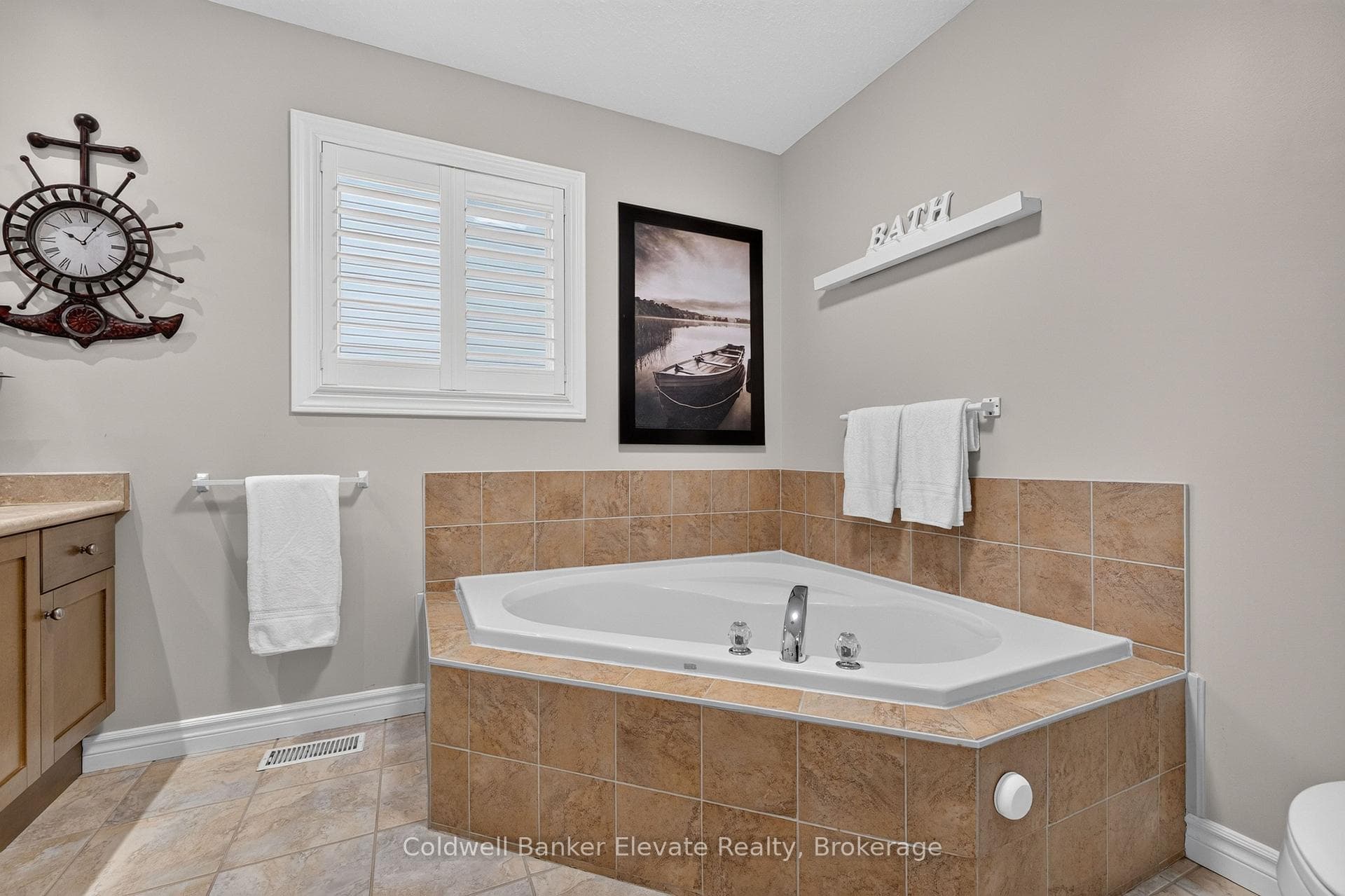957 Gzowski Street photo 20