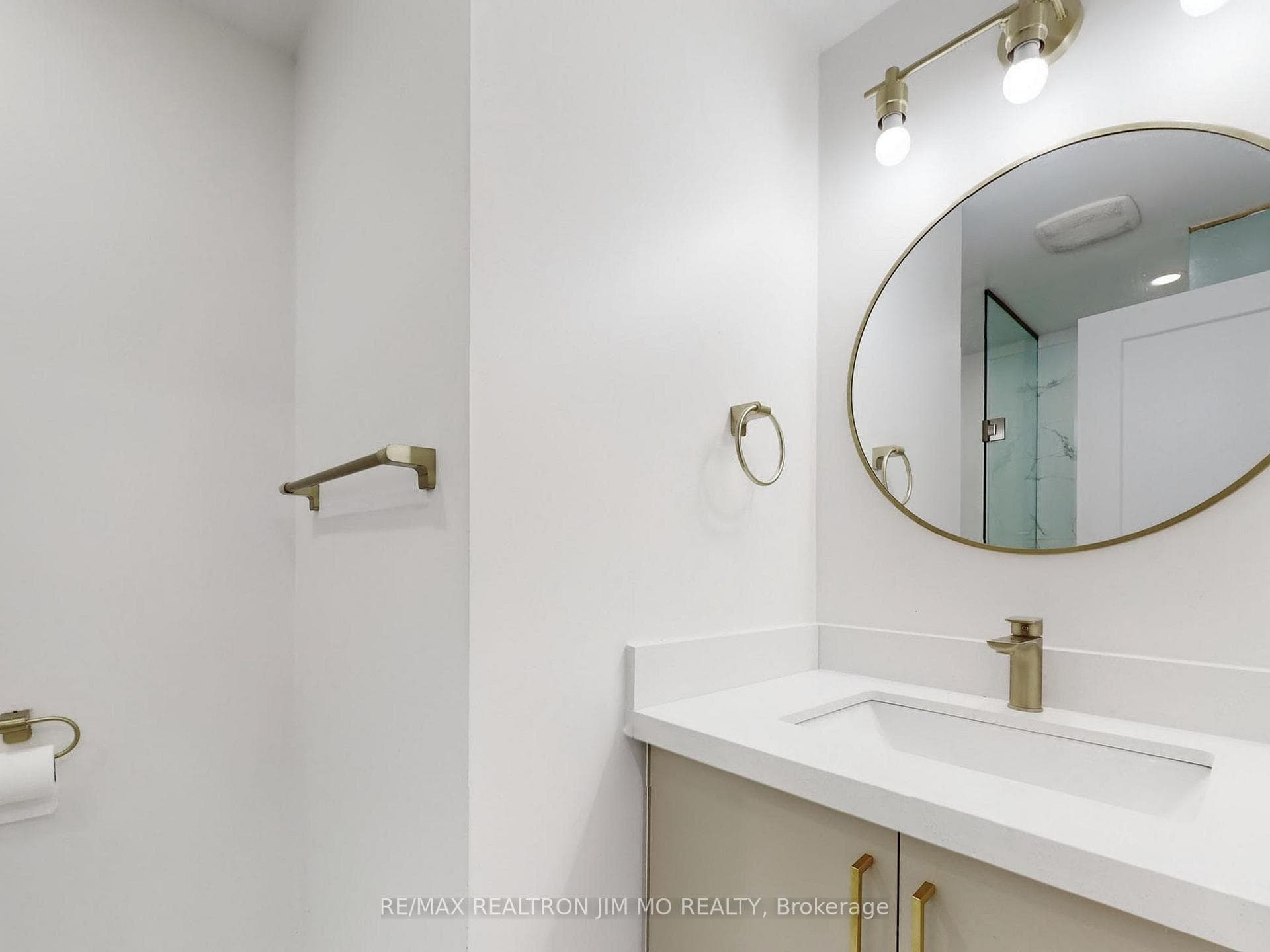 Full Bath In Hallway
