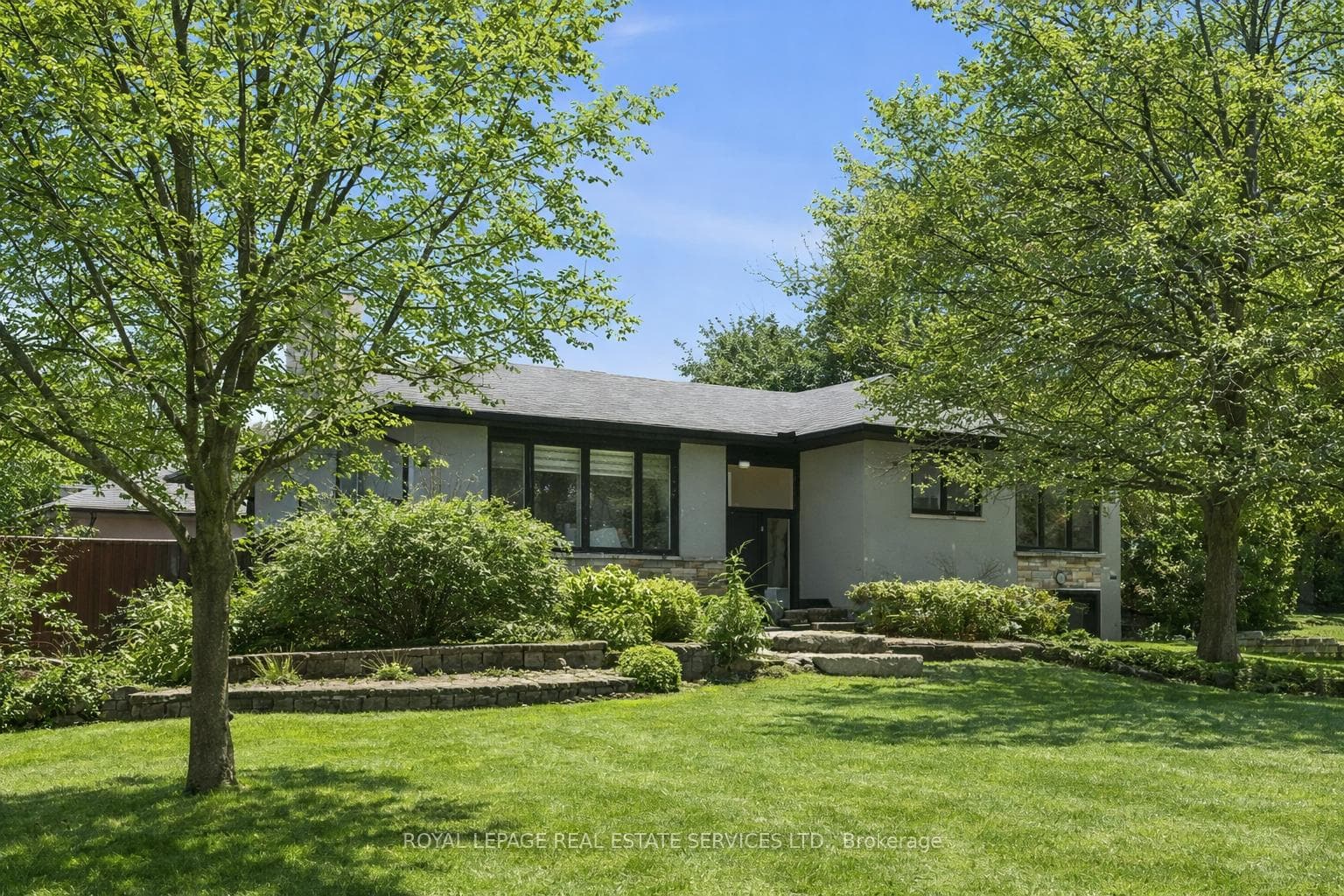 Close to Top-Rated Schools Incl. Appleby College!