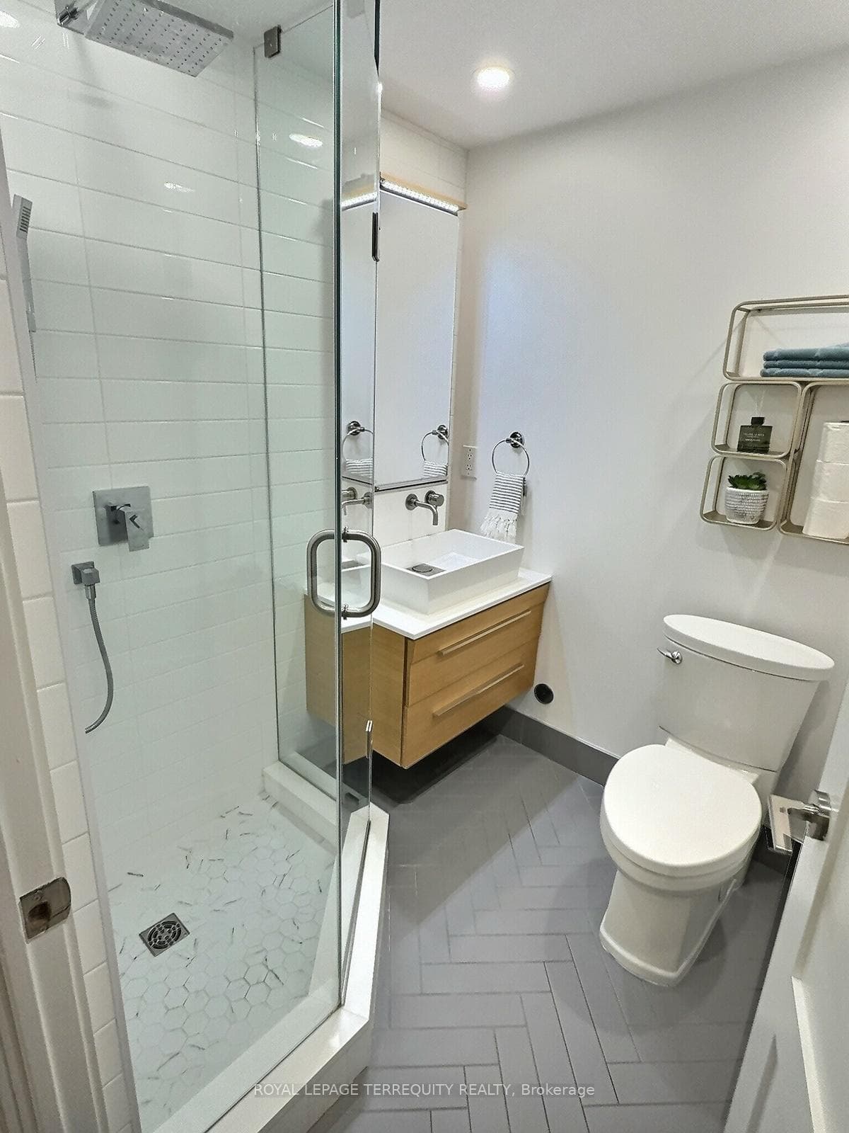 500 Queens Quay Unit 608W photo 38