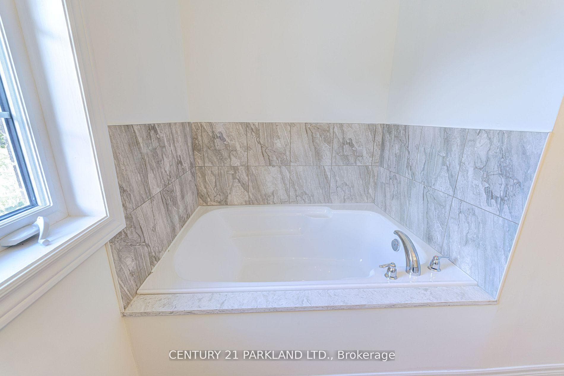 1741 Fairport Road Unit POTL #4 photo 13