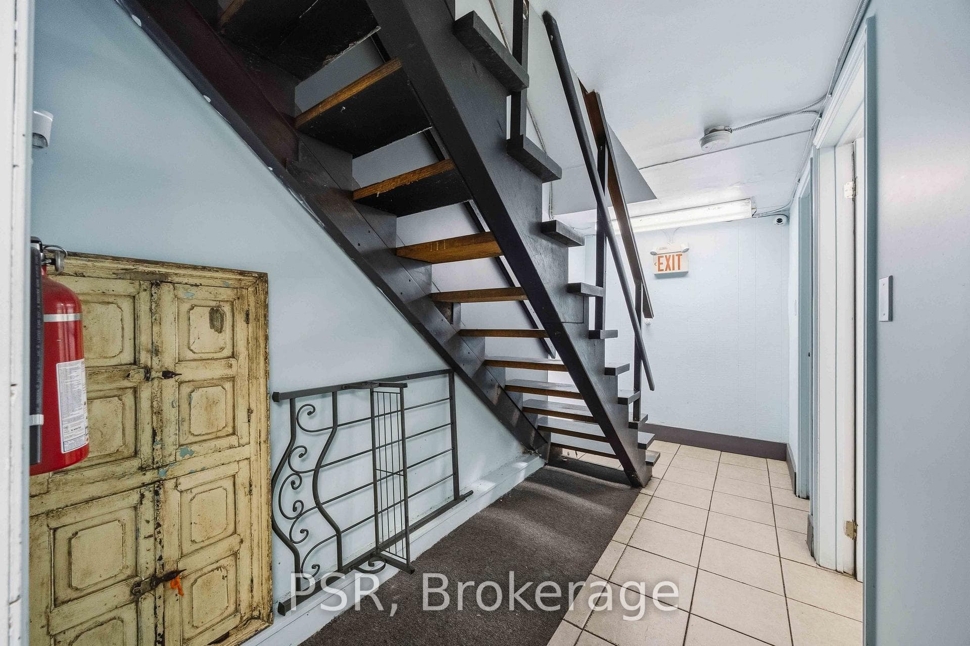 671 St. Clair Avenue photo 10
