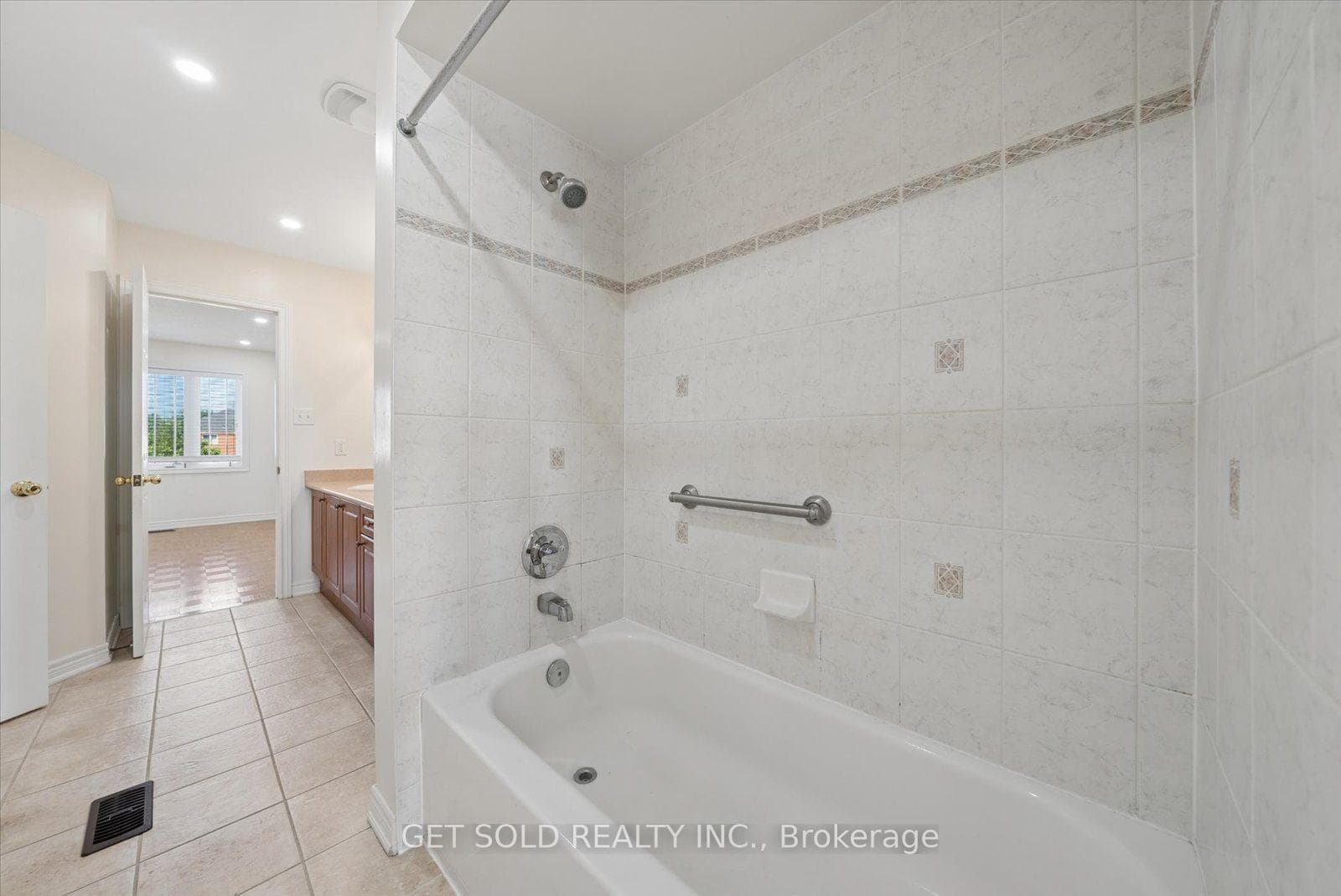 135 Earlsbridge Boulevard photo 36