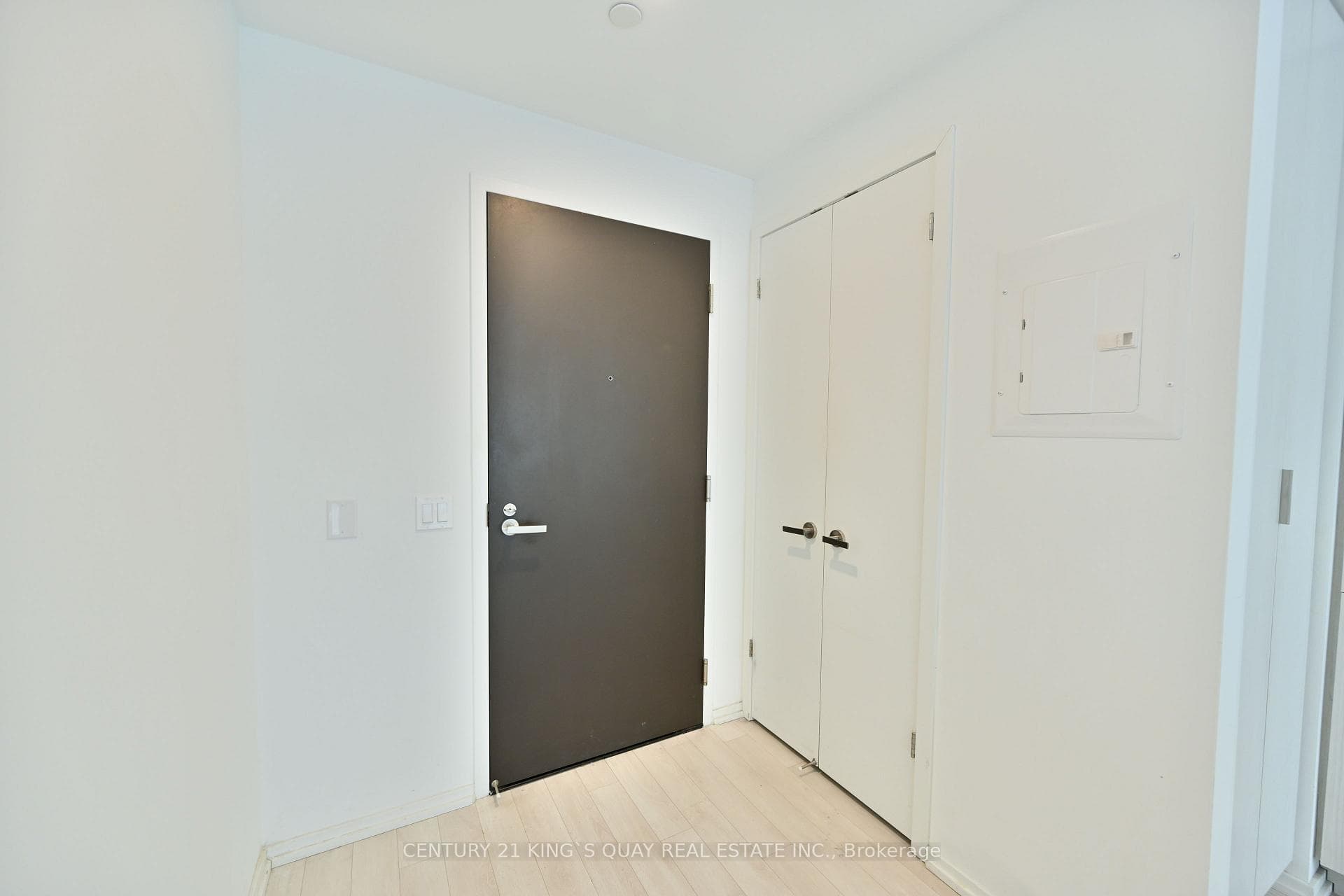 197 Yonge Street Unit 1907 photo 20