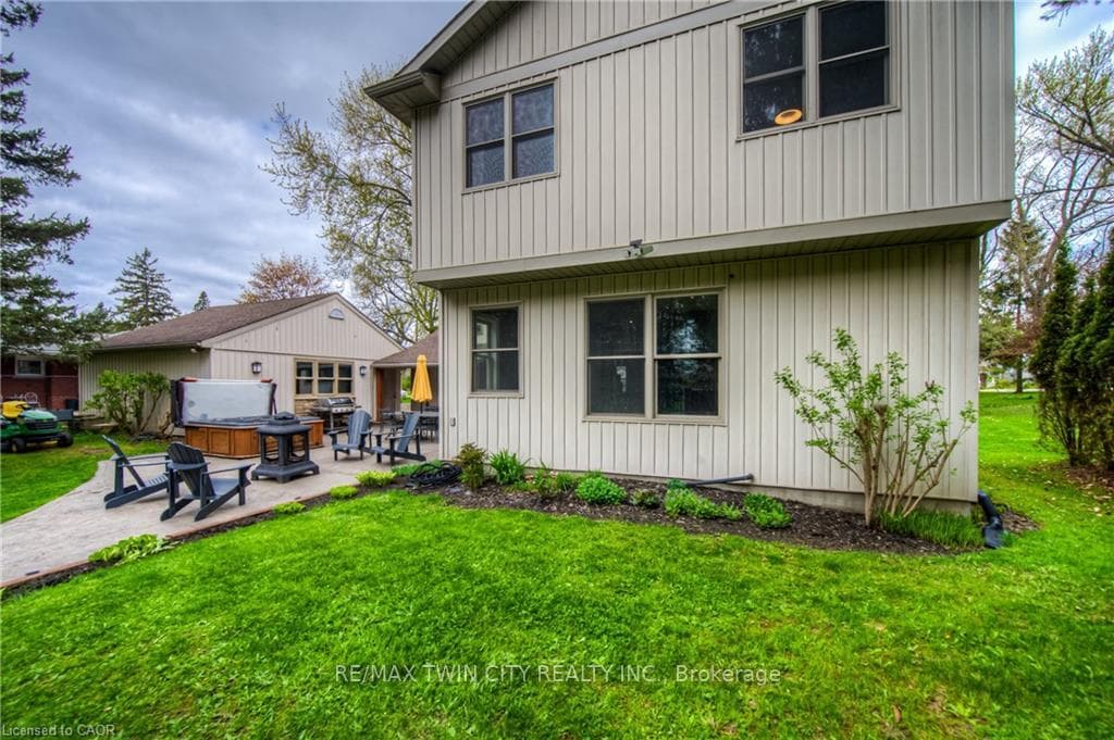 145 RIVERBANK Drive photo 5