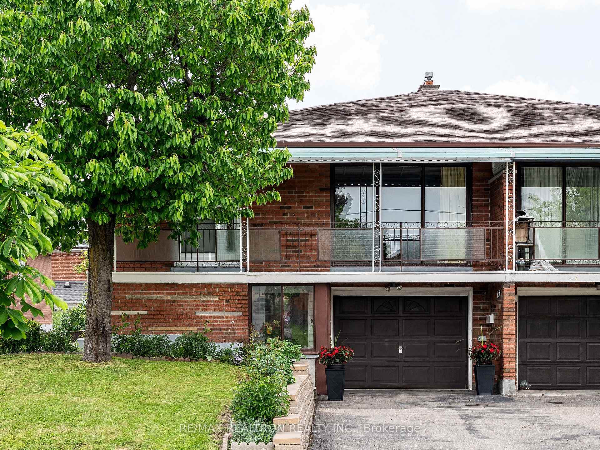 52 Magellan Drive photo 3