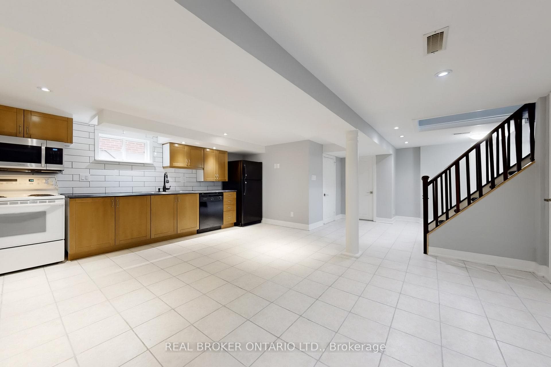 36 Vanguard Drive Unit Bsmt photo 5