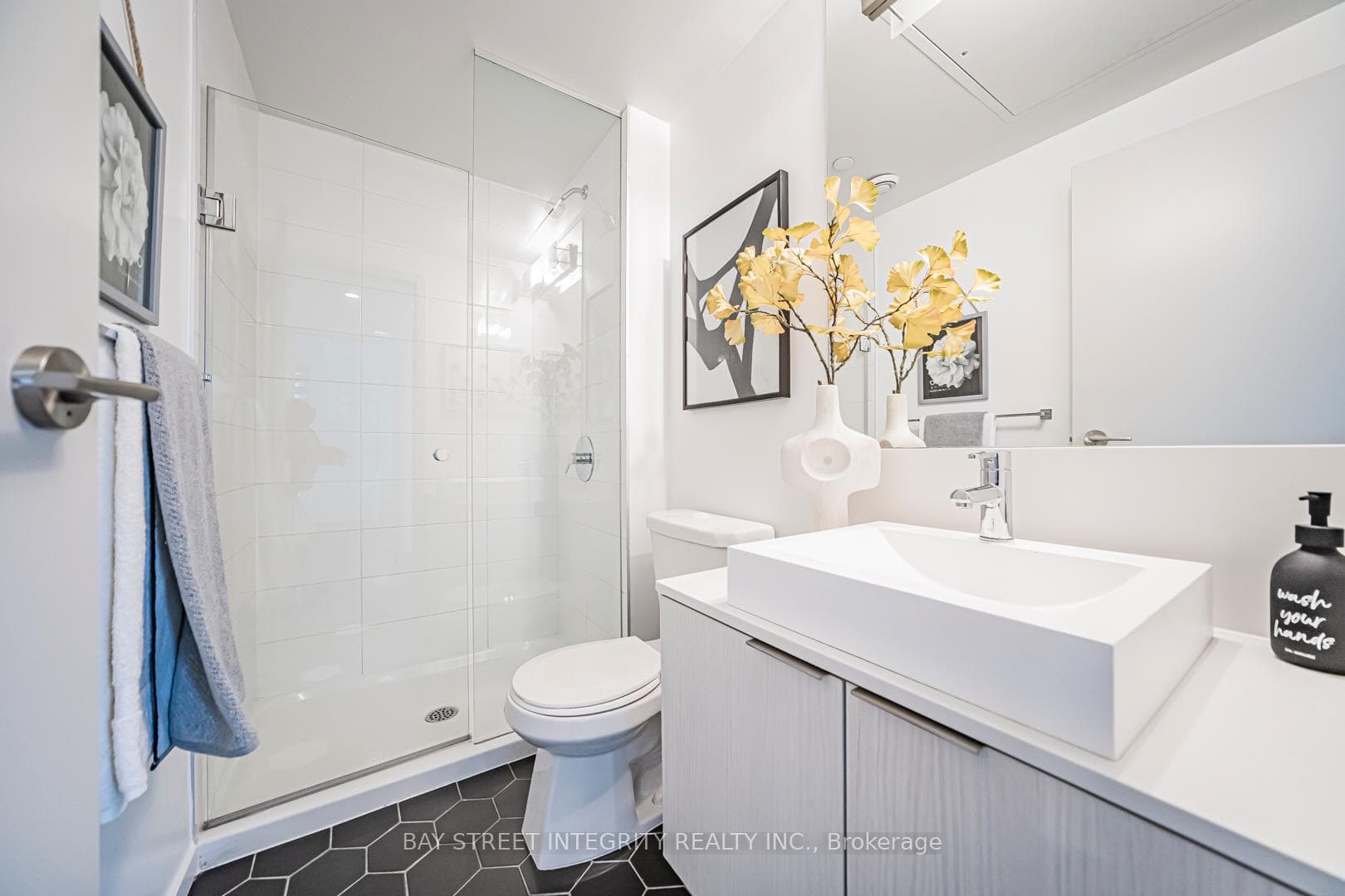 68 Shuter Street Unit 2505 photo 29