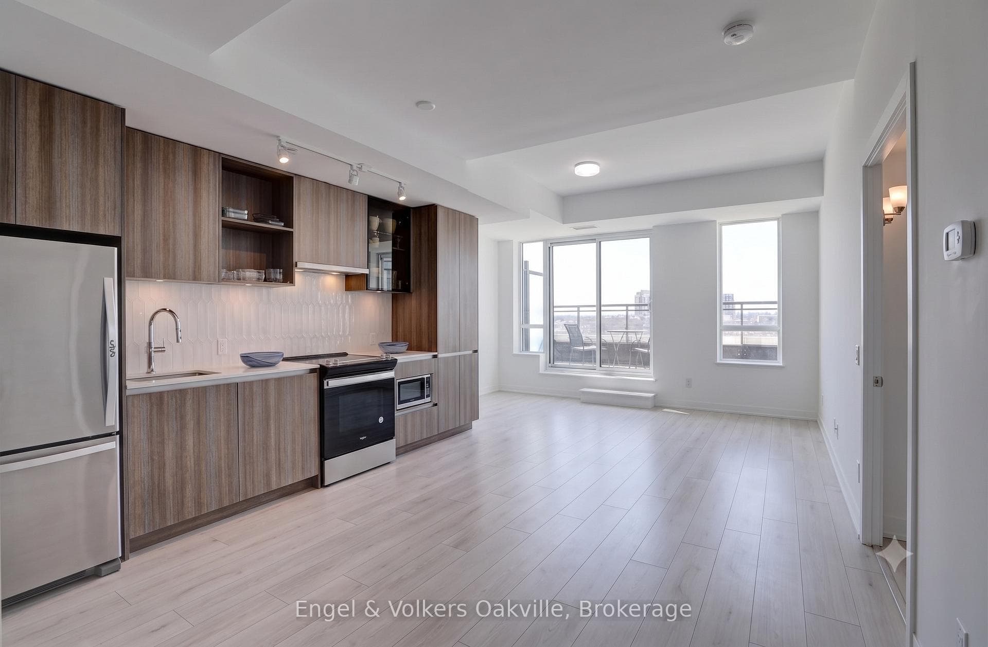 405 Dundas Street Unit 307 photo 10
