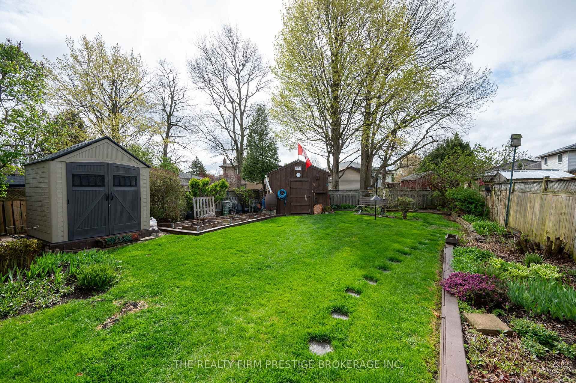 142 Portsmouth Crescent photo 33