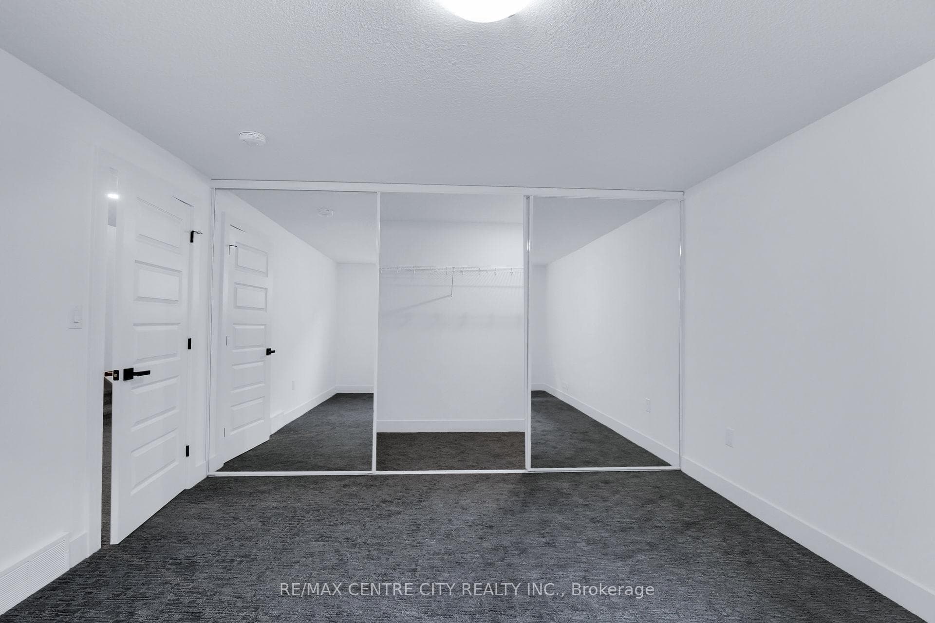 104 Foxborough Place photo 29