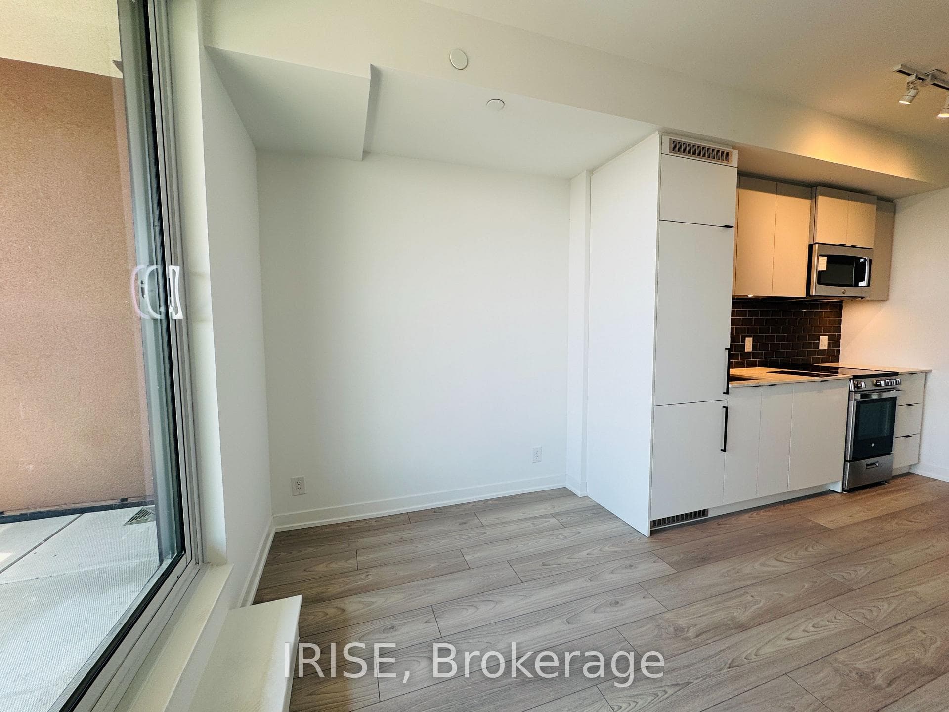 285 Dufferin Street Unit 916 photo 8