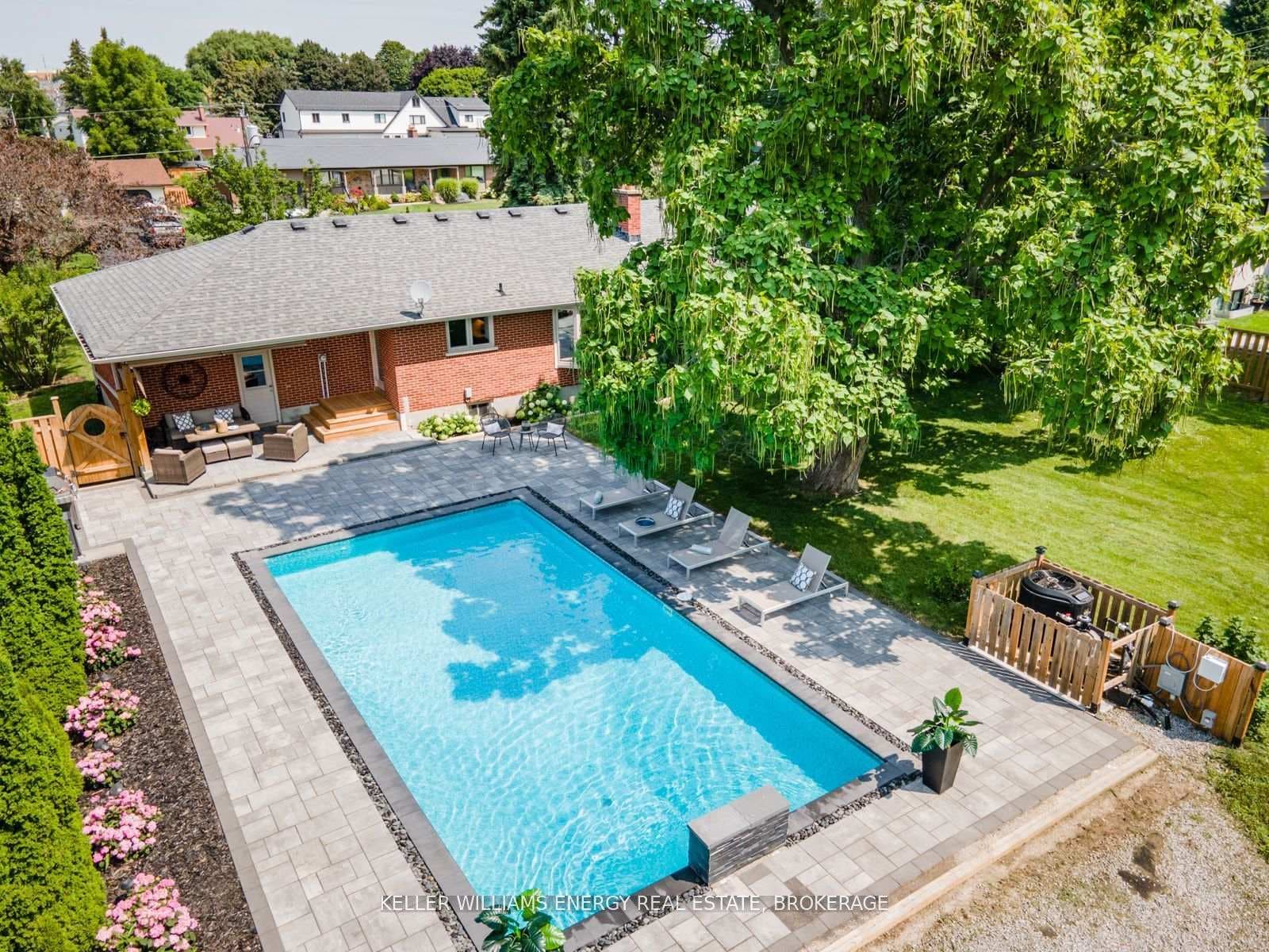 851 Swiss Heights photo 3