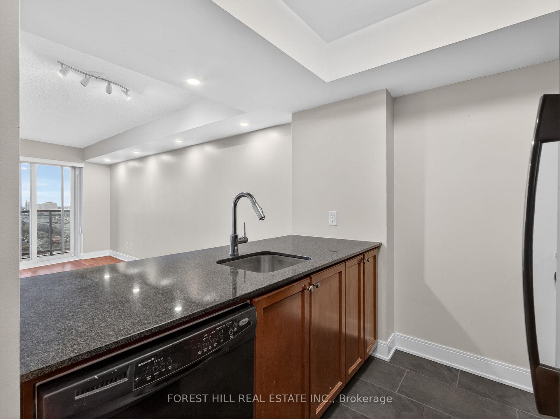 135 Village Green Square Unit 3125 photo 8