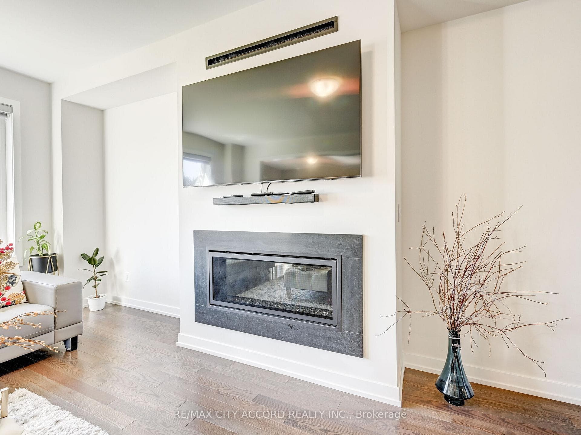 400 Finch Avenue Unit 25 photo 11