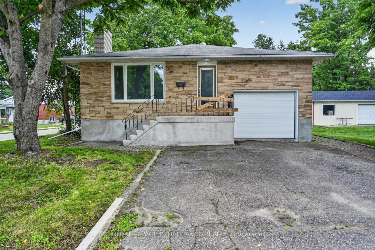 415 RAILWAY Avenue photo 1