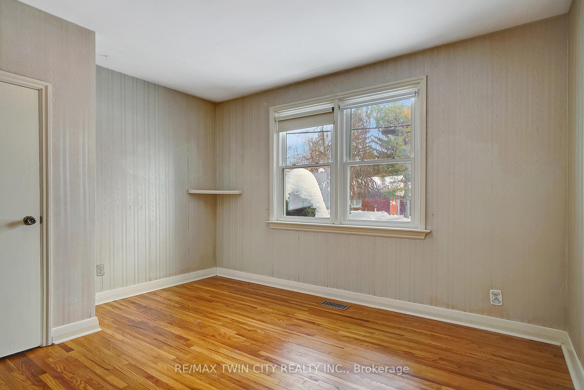 70 Christopher Drive photo 12