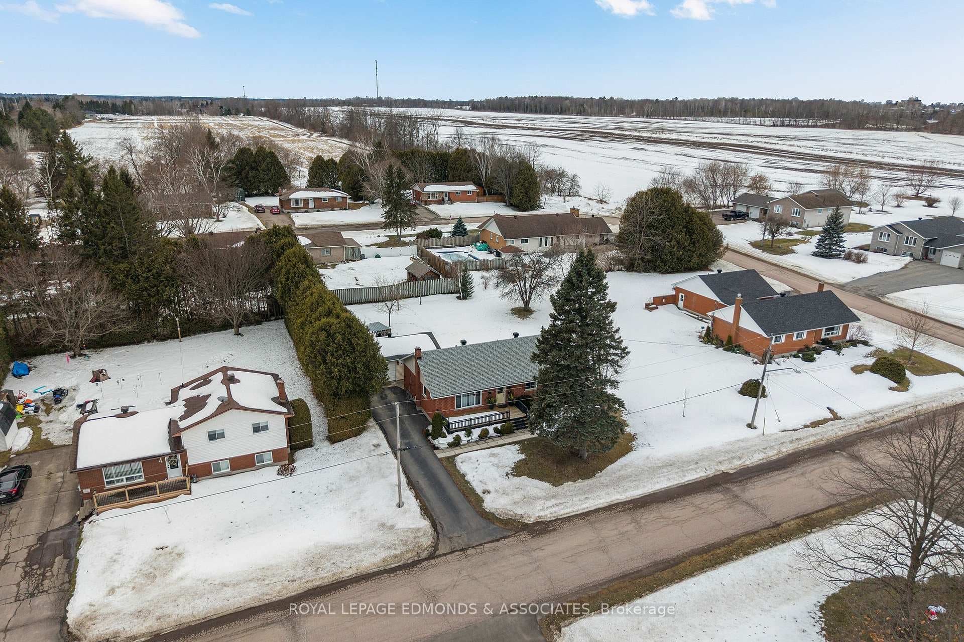 94 Oak Street photo 6