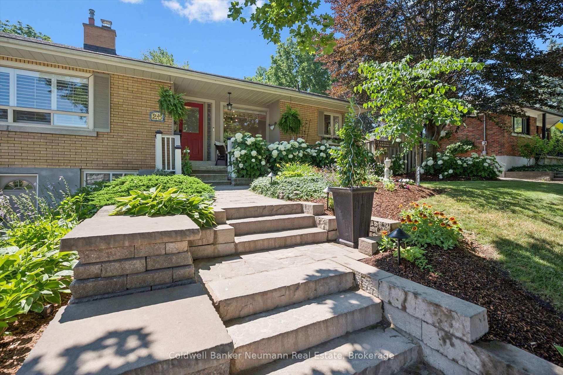 25 Bennett Avenue photo 3