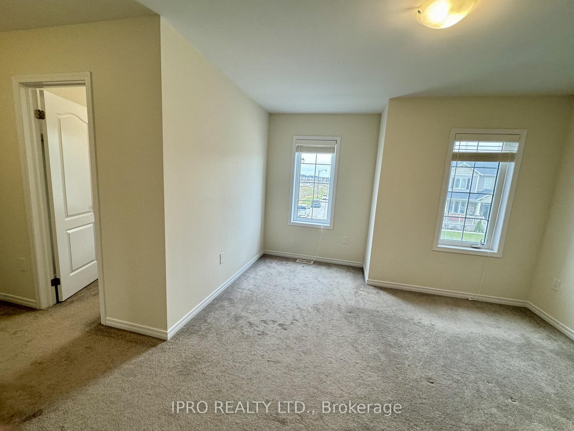 1 Fleming Crescent photo 15