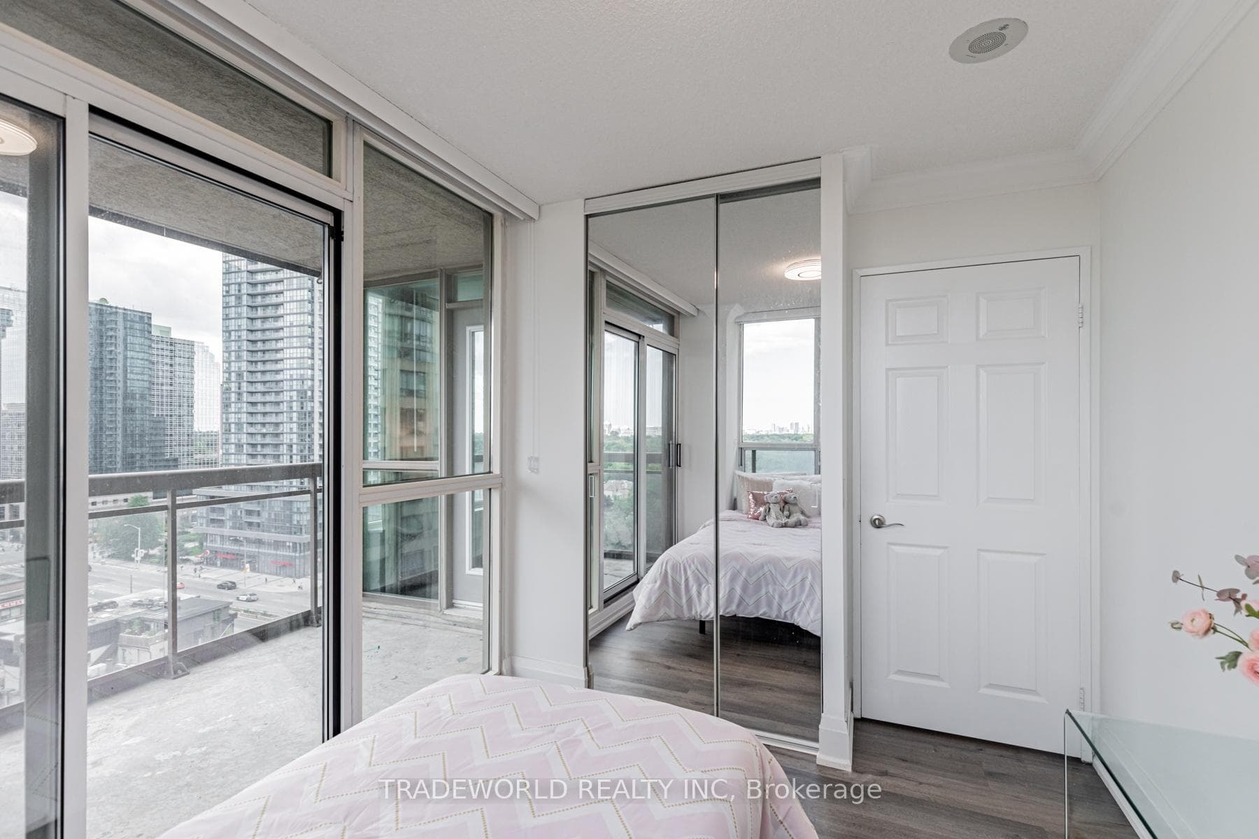 18 Parkview Avenue Unit 1506 photo 22