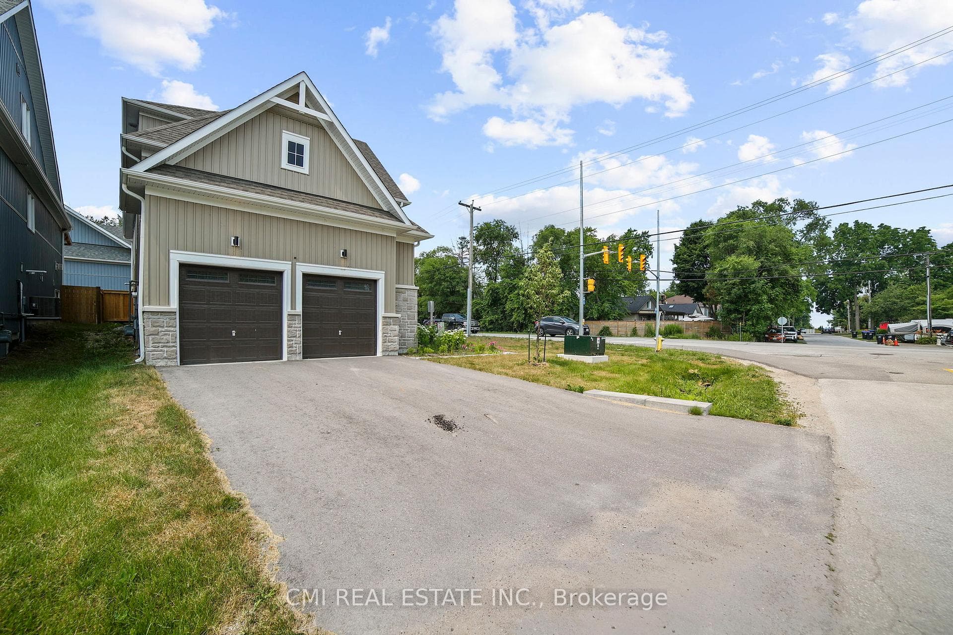 3205 Mosley Street photo 4