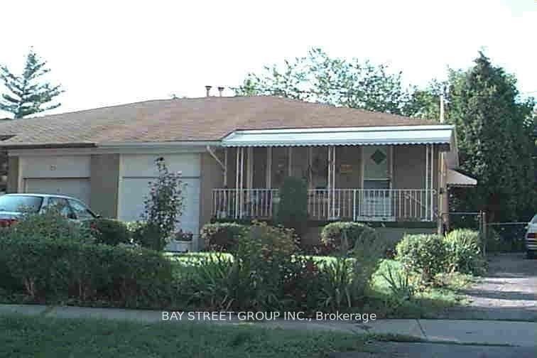 73 Regatta Crescent Unit Lower photo 1