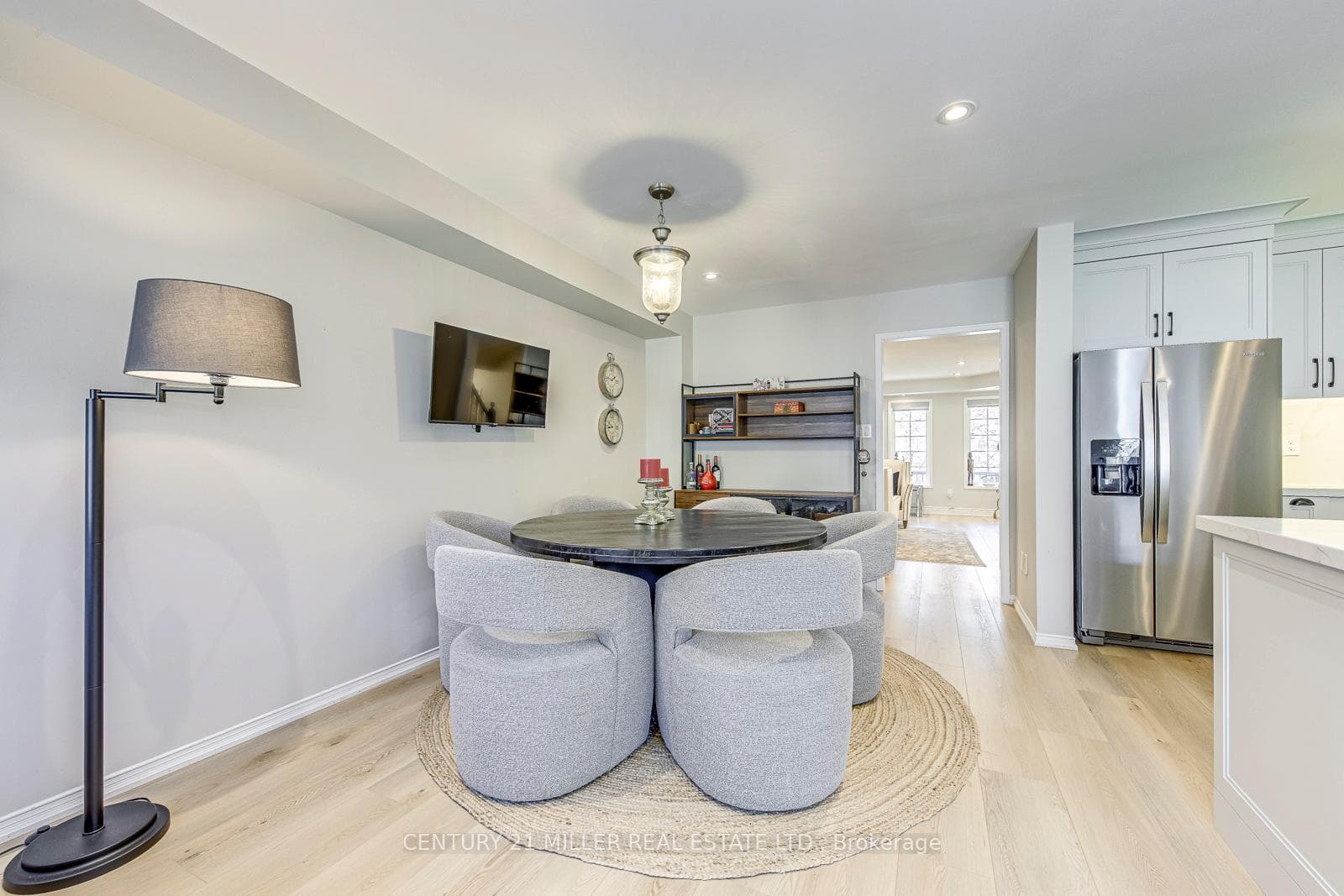 215 ROXTON Road photo 11