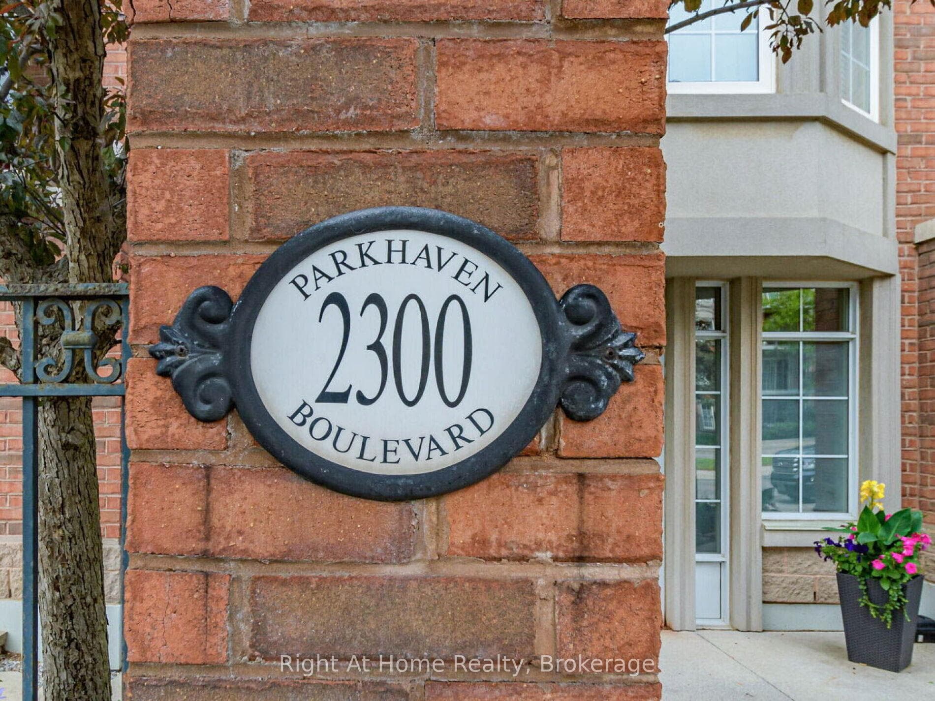 2300 Parkhaven Boulevard Unit 208 photo 2