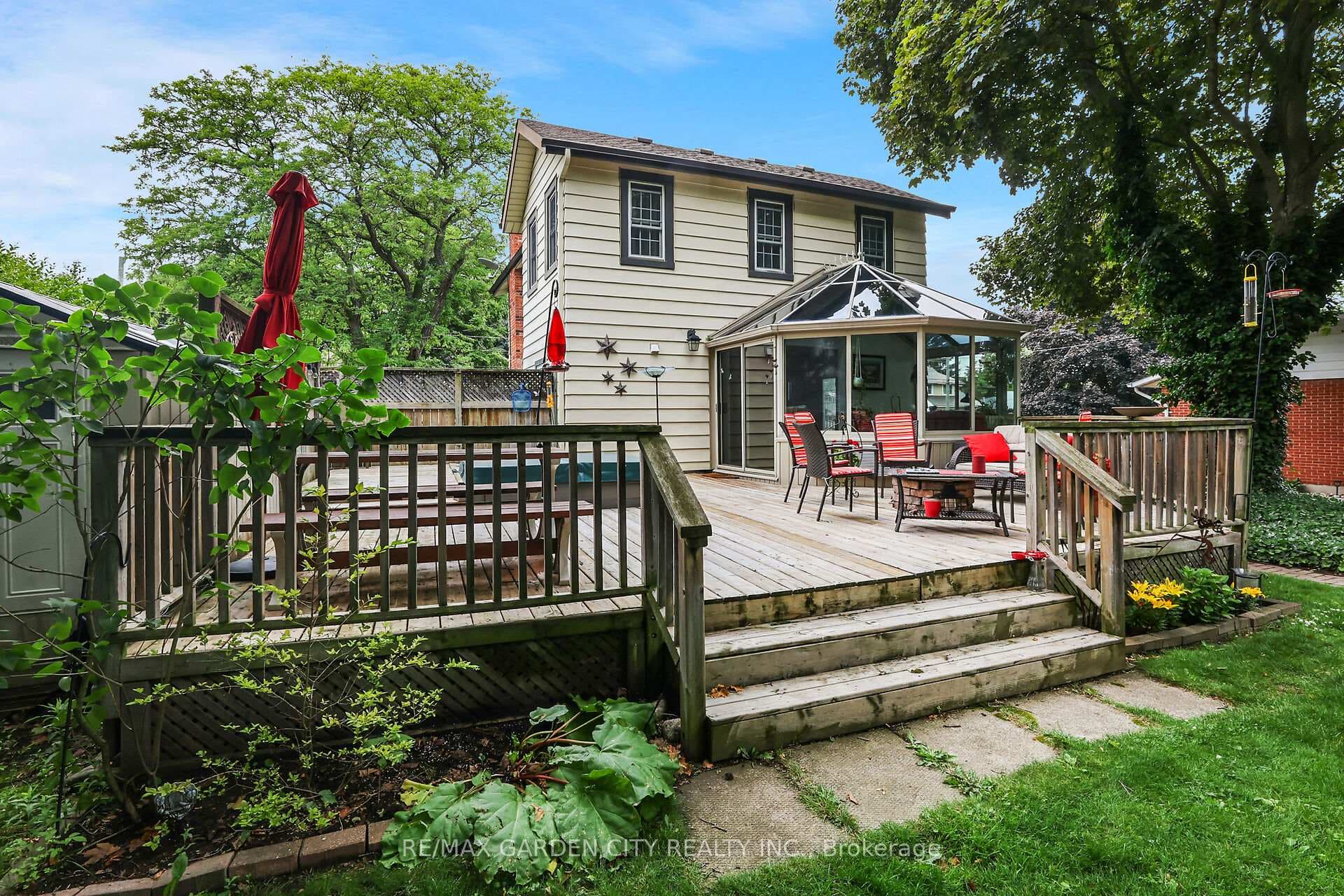 10 Maple Avenue photo 25