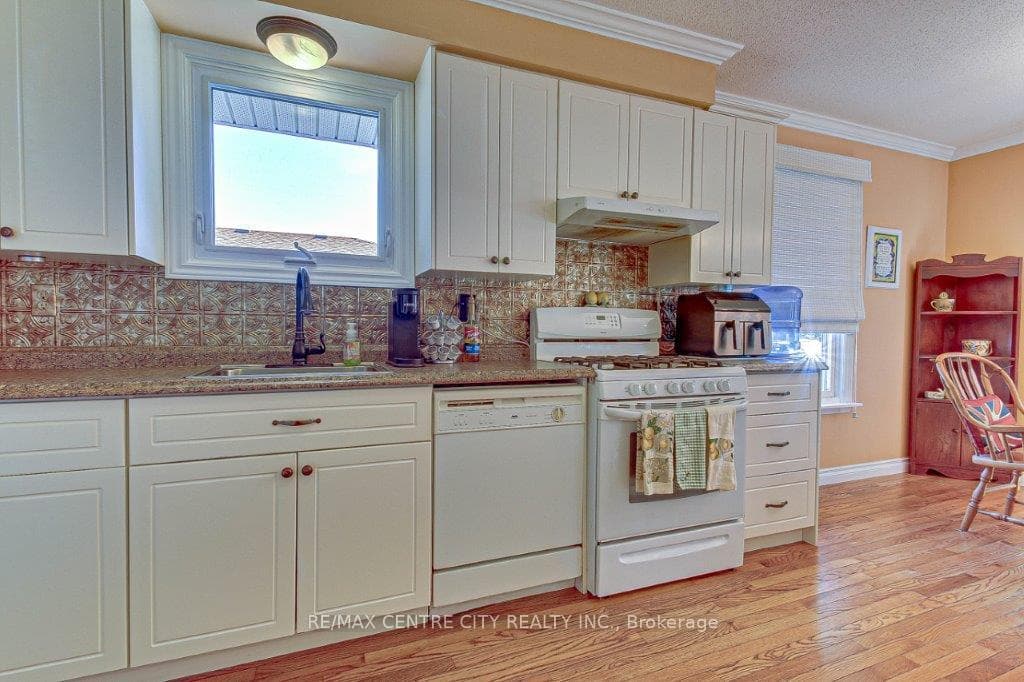 112 Harold Court photo 12