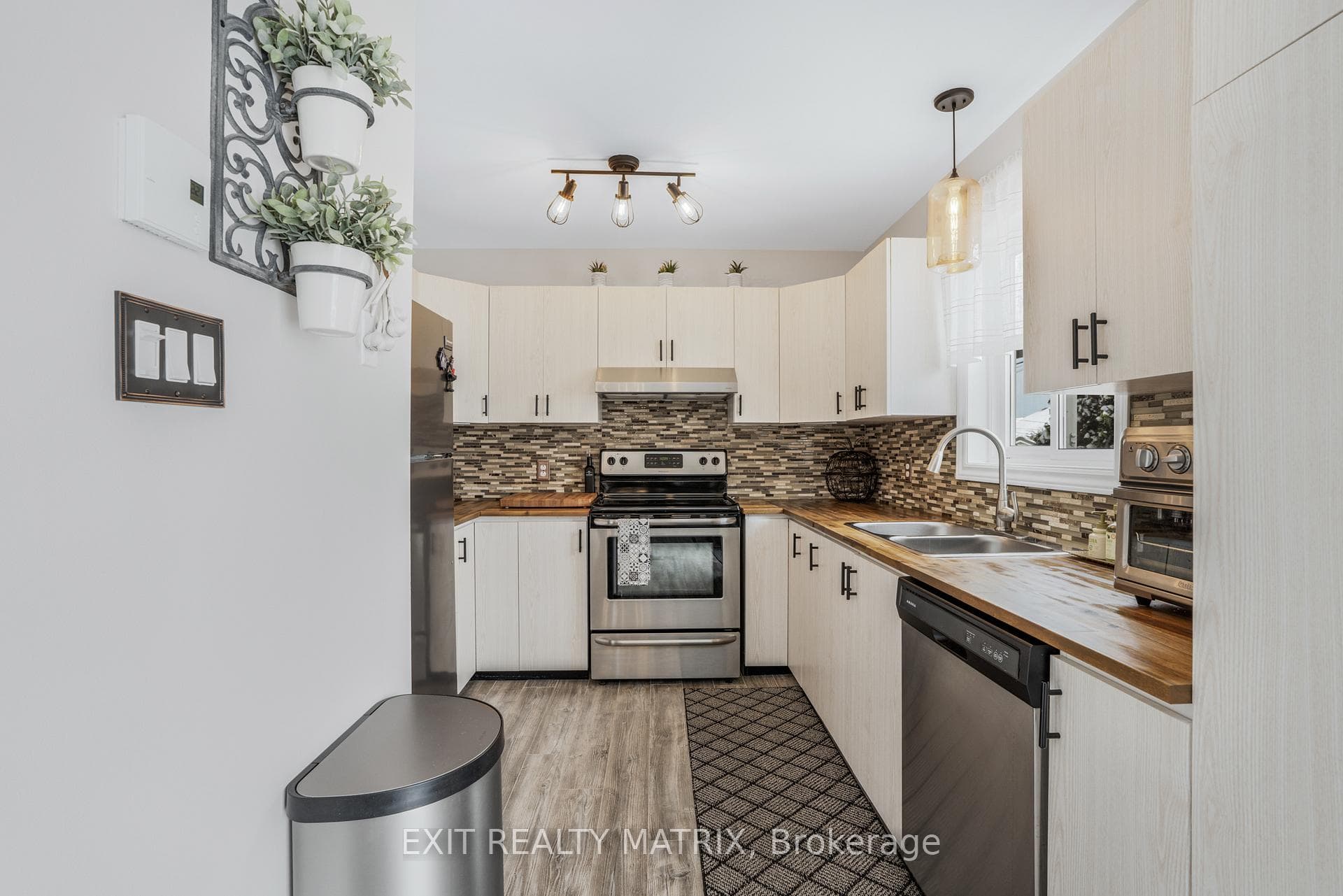 485 Desjardins Street photo 15