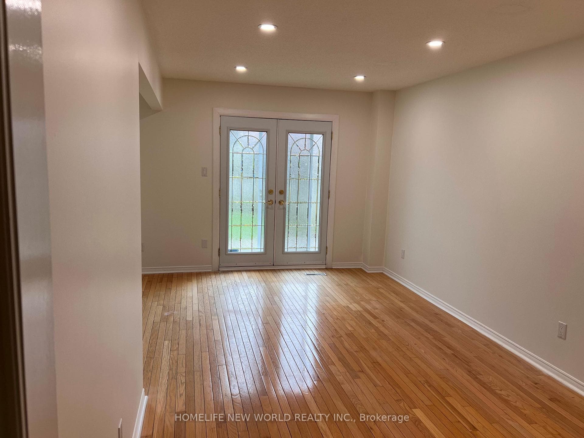 21 Delmark Boulevard photo 8