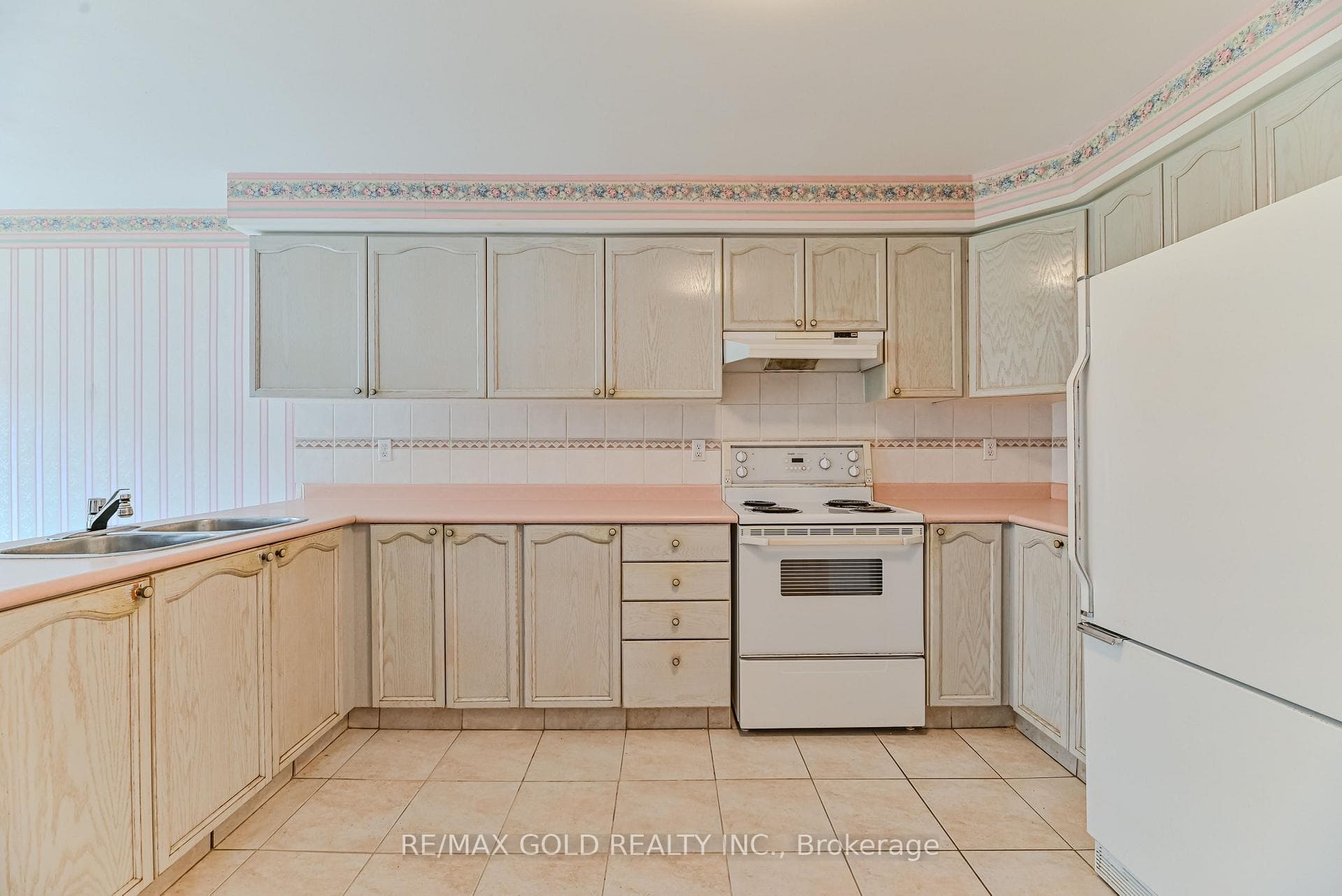 27 Bighorn Crescent photo 14