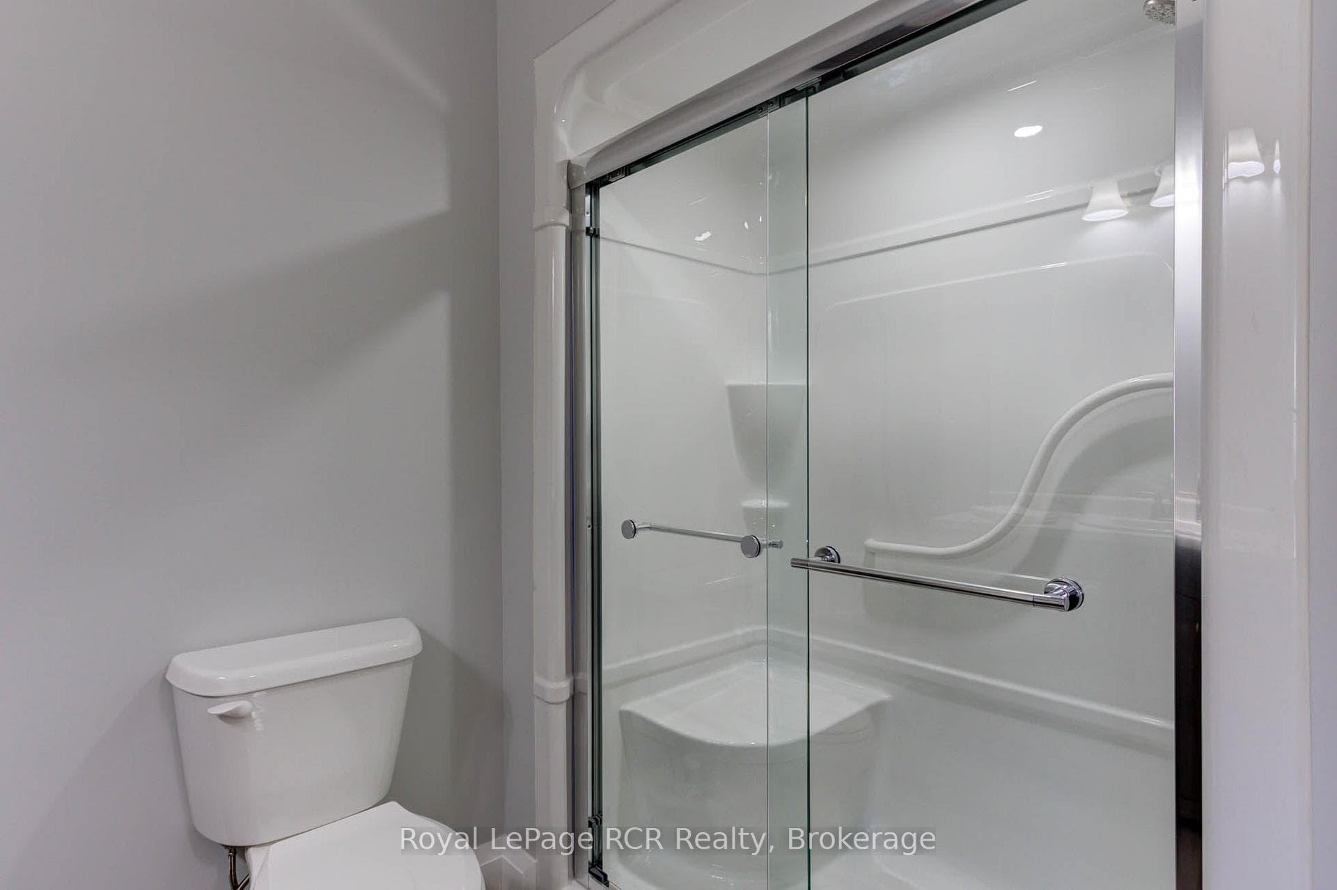 274 Queen Street photo 10