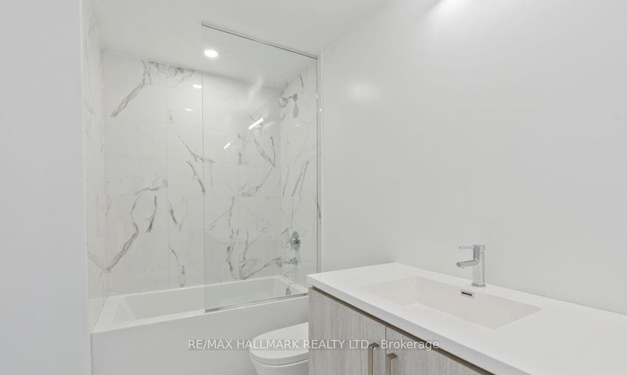 60 Honeycrisp Crescent Unit 820 photo 17