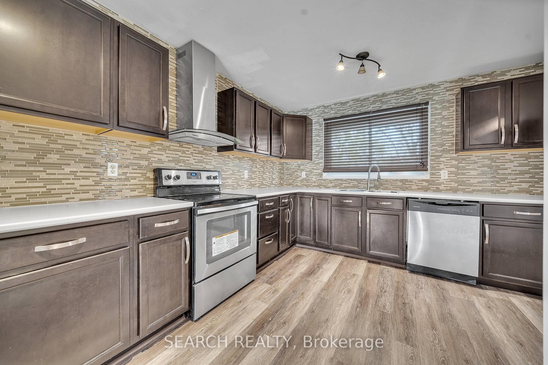 121 Carberry Crescent photo 11