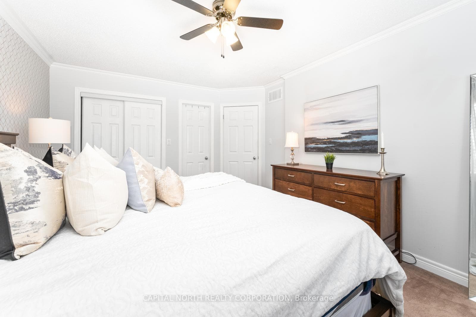 155 Mowat Crescent photo 24