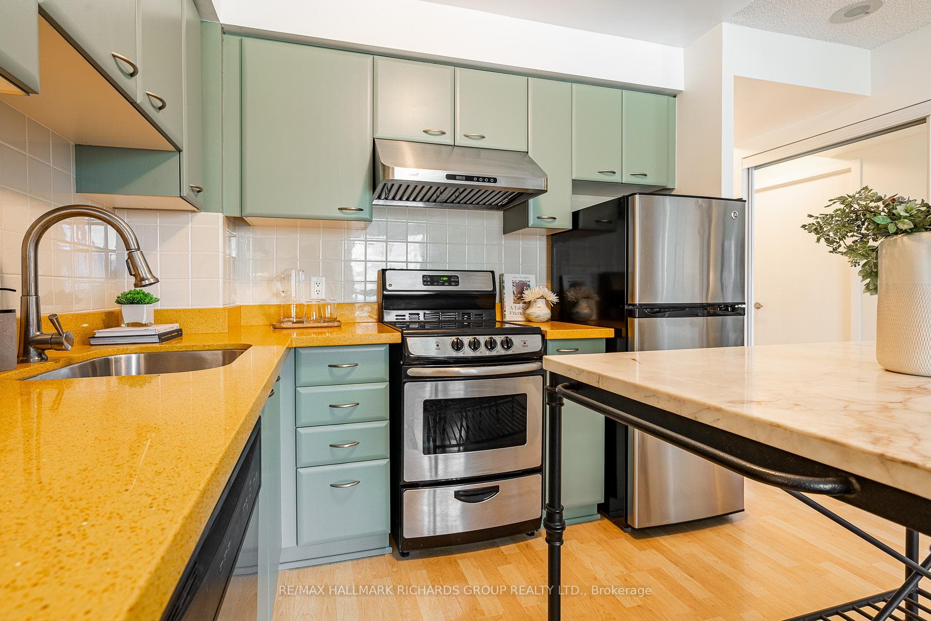 38 Lee Centre Drive Unit 811 photo 7