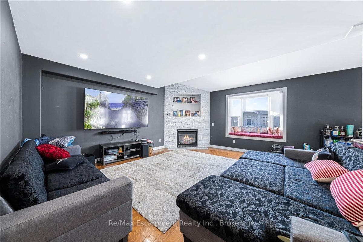 182 Eringate Drive photo 16