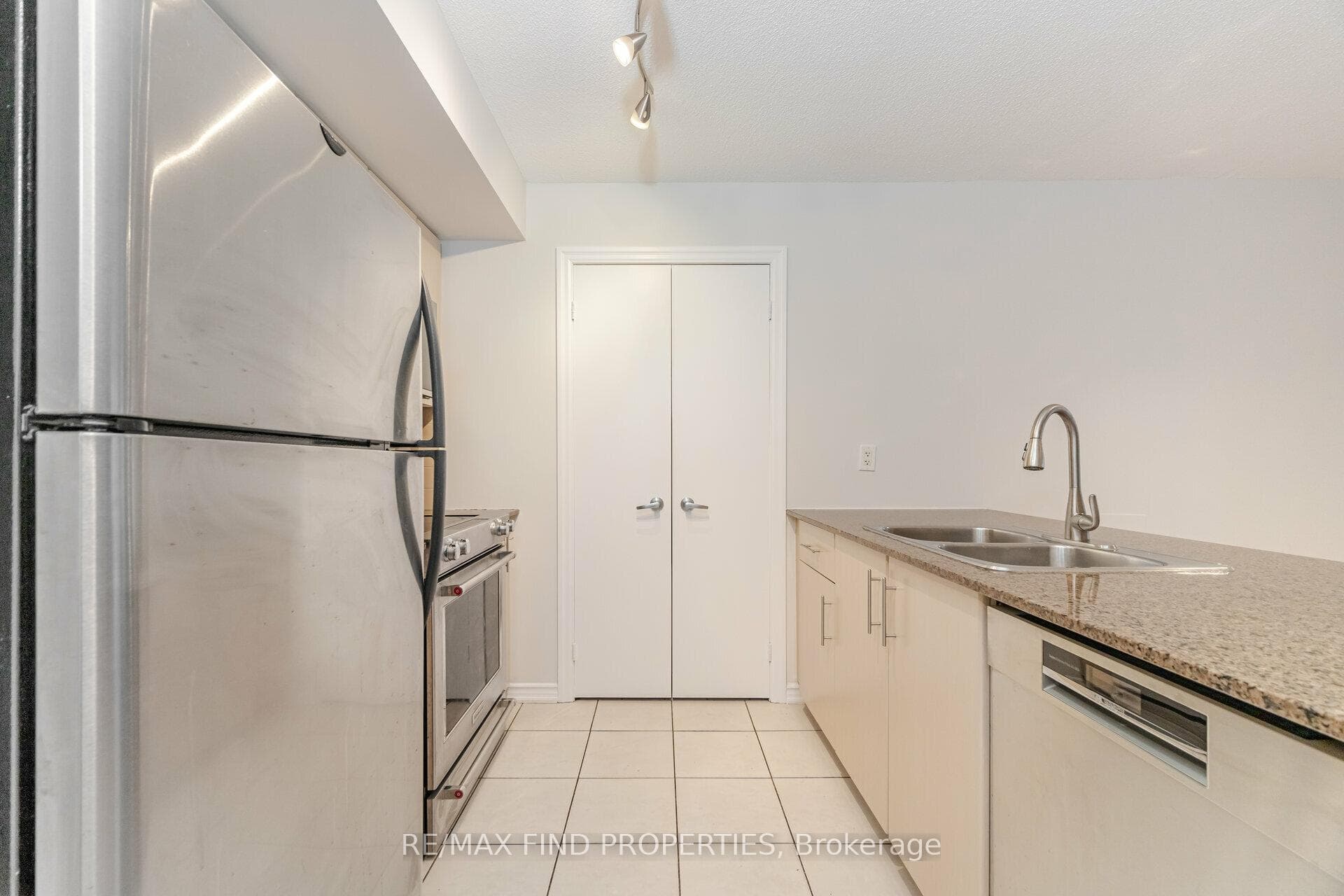 12 Yonge Street Unit 1505 photo 10