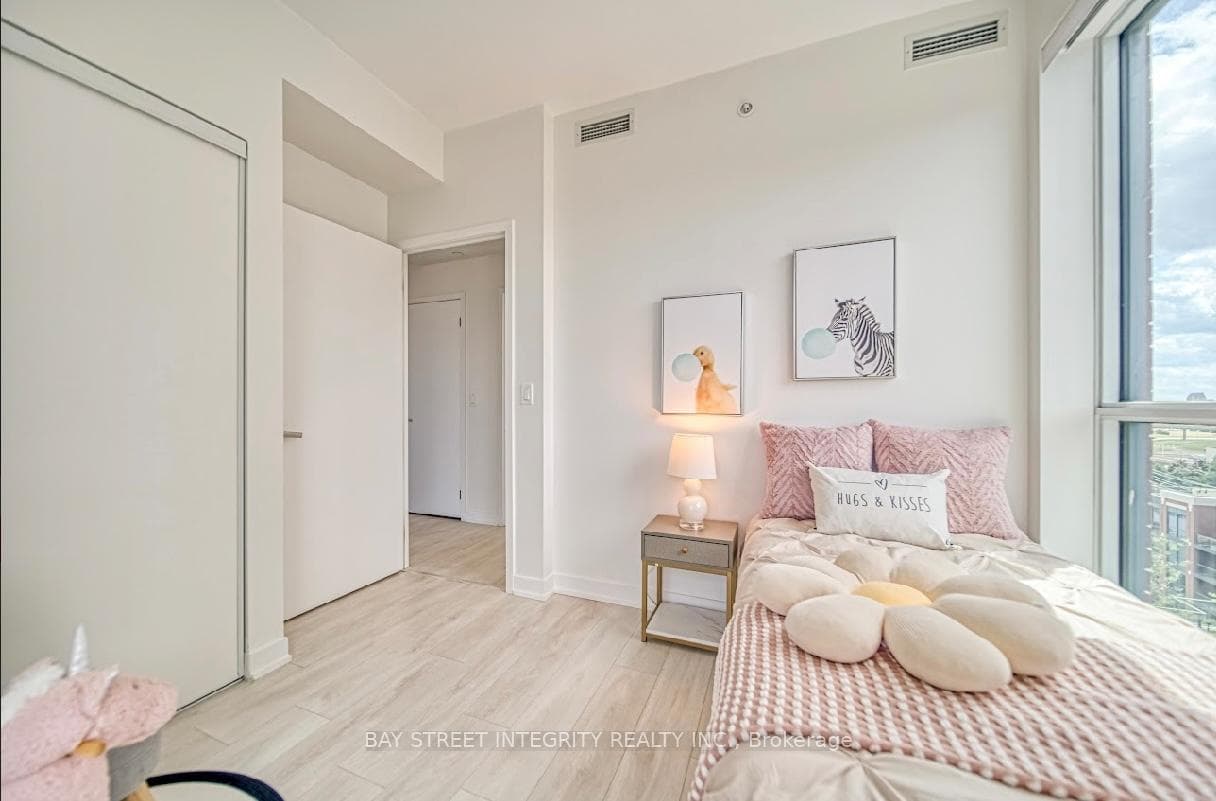 31 Tippett Road Unit 1006 photo 3