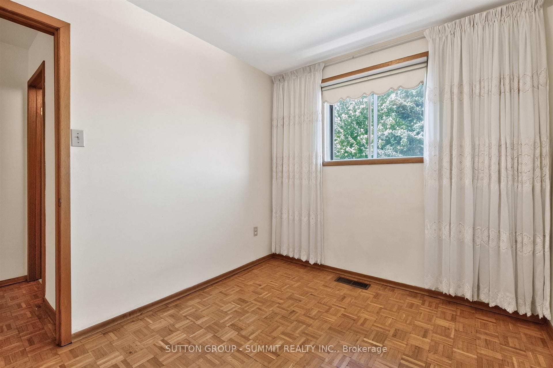 20 RUTLAND Street photo 44