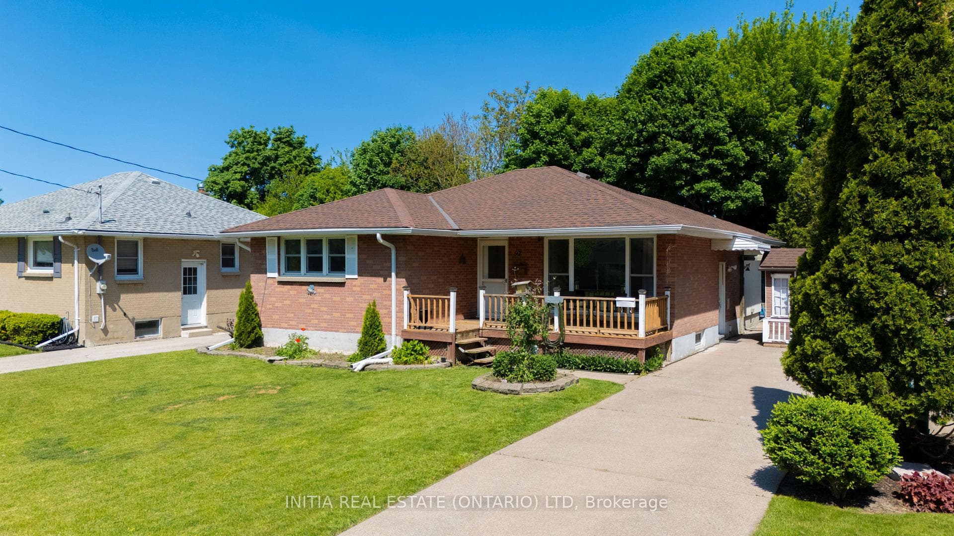 97 Grey Crescent photo 2