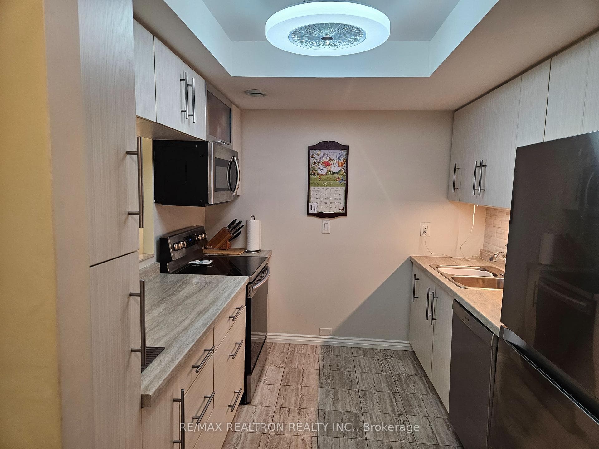 20 Dean Park Road Unit 817 photo 16