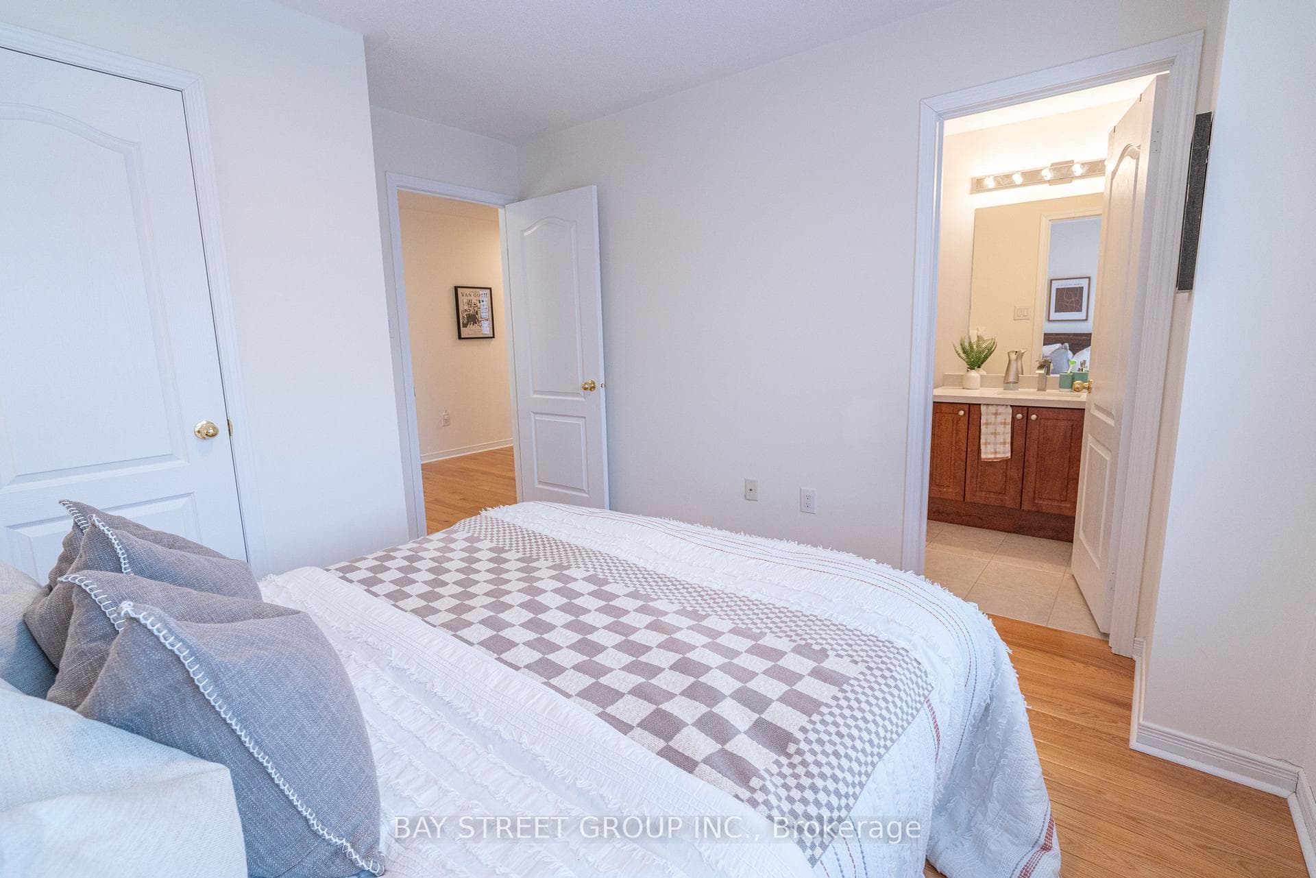 38 Greenspire Avenue photo 21